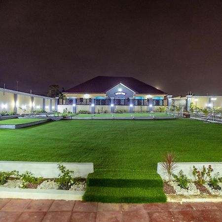 Bella Ella Hotel & Event Center Kasoa Екстериор снимка