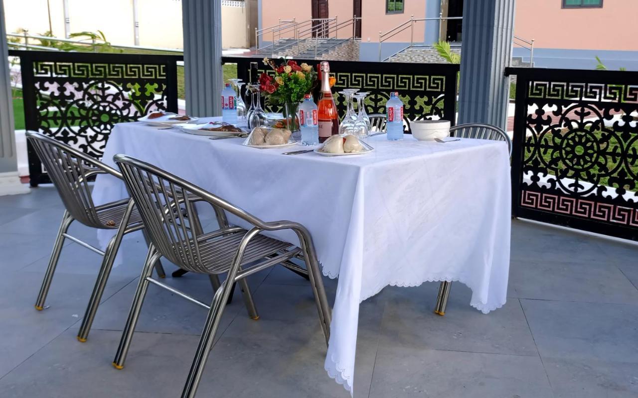 Bella Ella Hotel & Event Center Kasoa Екстериор снимка