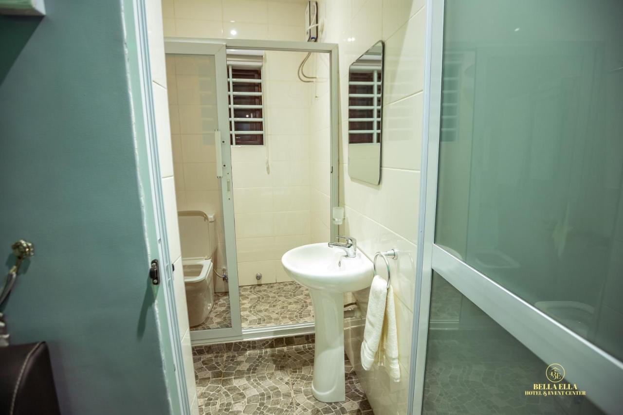Bella Ella Hotel & Event Center Kasoa Екстериор снимка