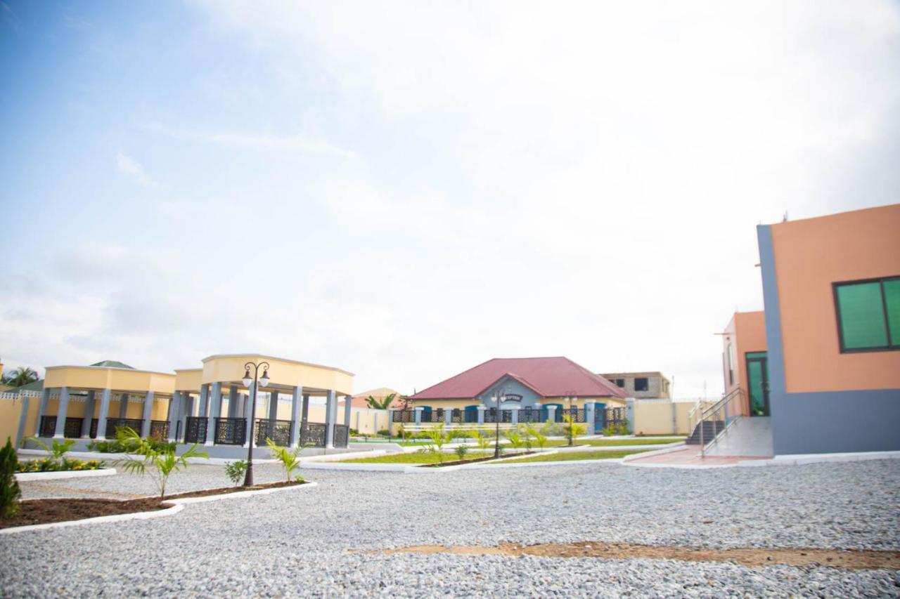 Bella Ella Hotel & Event Center Kasoa Екстериор снимка